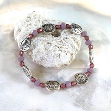 Load image into Gallery viewer, Pewter and Glass Stretchy Bracelet
