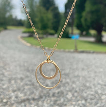 Load image into Gallery viewer, Hoop Circle Necklace