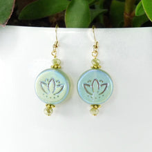 Load image into Gallery viewer, Water Lilly Earrings
